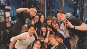 BAR LOL|新宿三丁目で、朝まで笑う